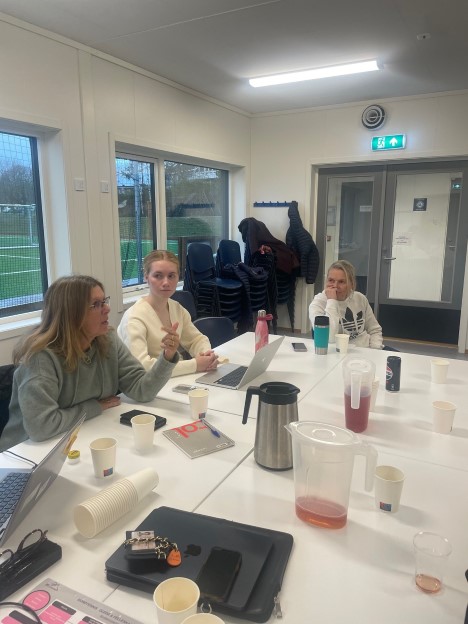 Jentesamling - diskusjon.jpg