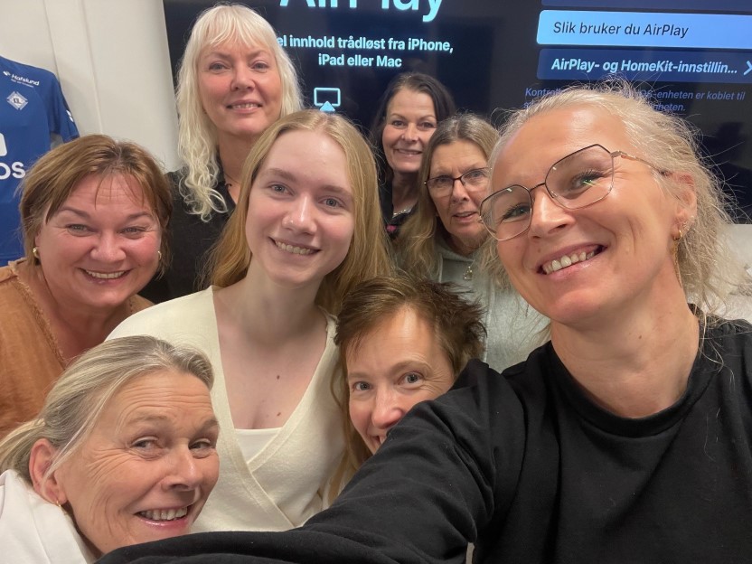 Samling "Jenter kan-vil-tør" - øke interessen for norsk jentebordtennis