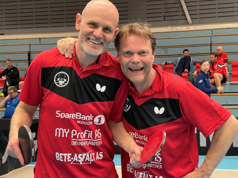 NM-gull til Istvan Moldovan og Bjørn Erik Lobben fra Modum BTK i Herrer double 50
