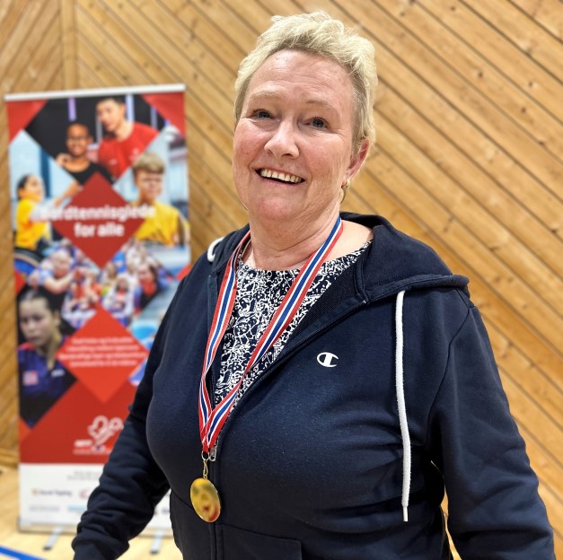 NM-gull til Britt Gjelseng i Damer Single 65