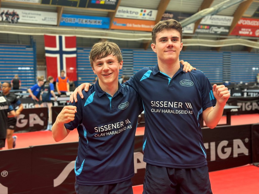 M.Farnes og P. Mortensen fra Fornebu BTK vant gull i klassen for gutter double 15