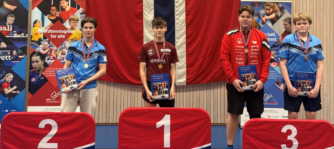 Premiesermonien - herrer eldre junior stående.jpg