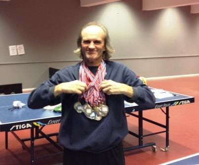 Atle Irgens med medaljar rundt halsen ifm. eit tidlegare stevne.
Foto: Privat